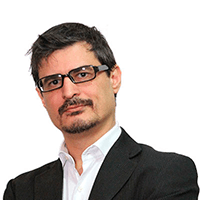 Imagem do professor Roberto Dias Duarte